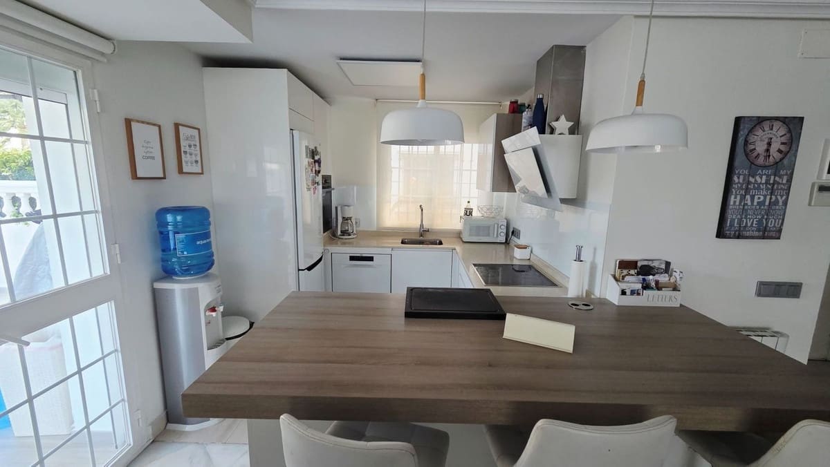 3 slaapkamer Huis te koop in New Golden Mile met zwembad garage - € 1.260.000 (Ref: 10055590)