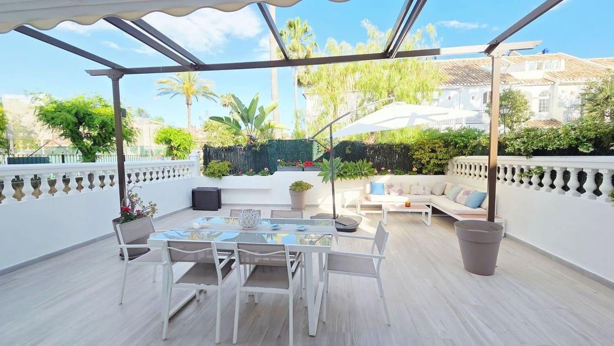 3 slaapkamer Huis te koop in New Golden Mile met zwembad garage - € 1.260.000 (Ref: 10055590)