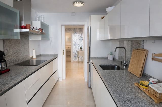 2 soverom Leilighet til salgs i Nueva Andalucia, Marbella med svømmebasseng garasje - € 550 000 (Ref: 10059450)