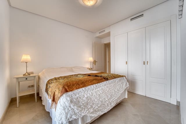 2 soverom Leilighet til salgs i Nueva Andalucia, Marbella med svømmebasseng garasje - € 550 000 (Ref: 10059450)