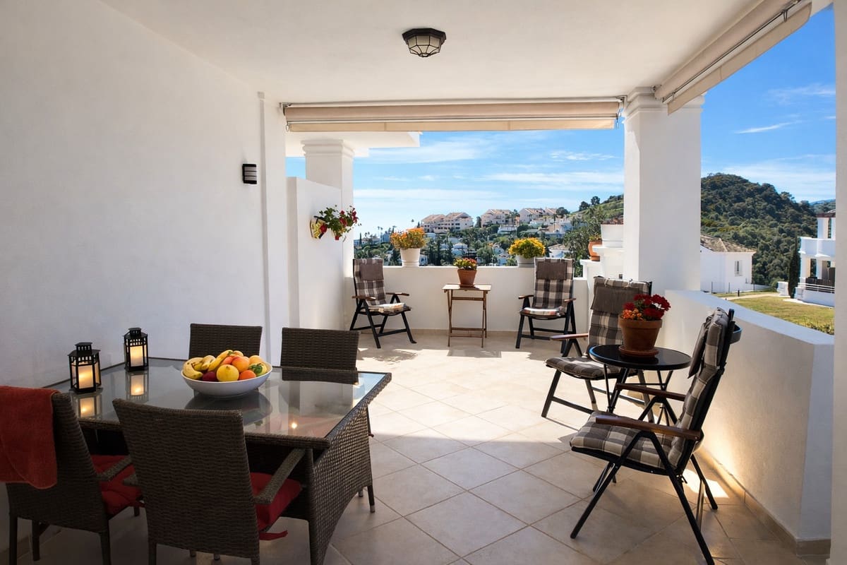 2 soverom Leilighet til salgs i Nueva Andalucia med svømmebasseng garasje - € 550 000 (Ref: 10059450)