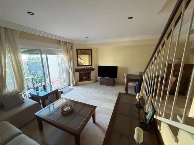 4 bedroom Townhouse for sale in El Rosario, Marbella with pool garage - € 585,000 (Ref: 10059453)