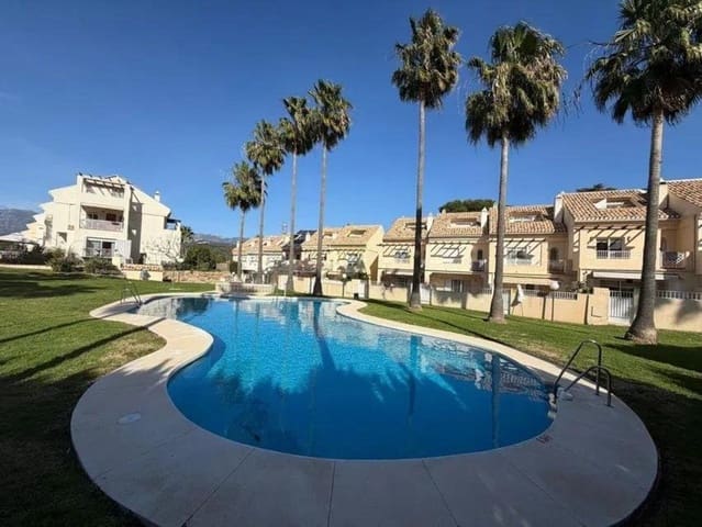 4 bedroom Townhouse for sale in El Rosario, Marbella with pool garage - € 585,000 (Ref: 10059453)