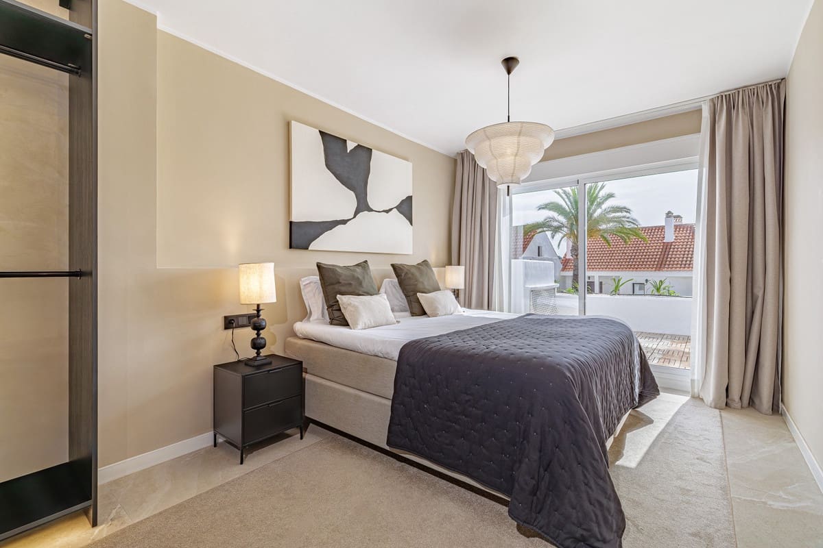 4 slaapkamer Appartement te koop in Nueva Andalucia met zwembad garage - € 775.000 (Ref: 10059455)