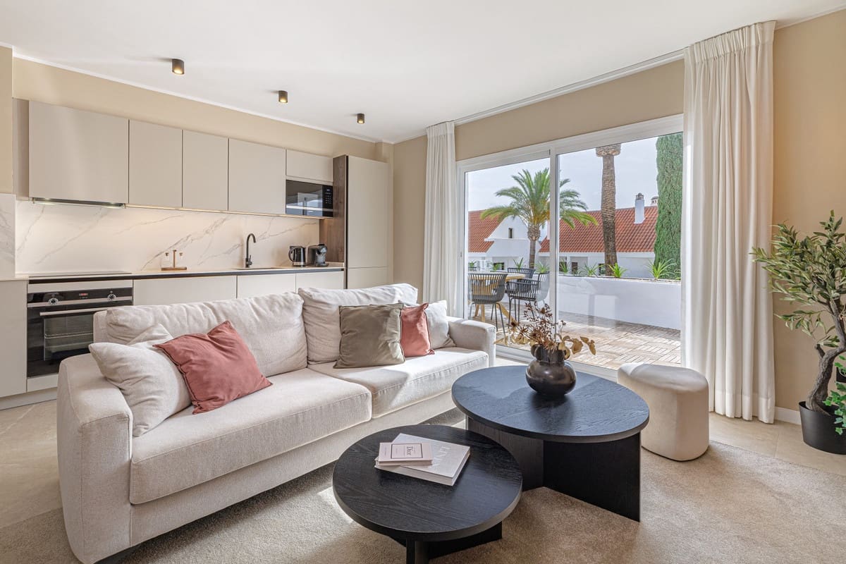 4 slaapkamer Appartement te koop in Nueva Andalucia met zwembad garage - € 775.000 (Ref: 10059455)