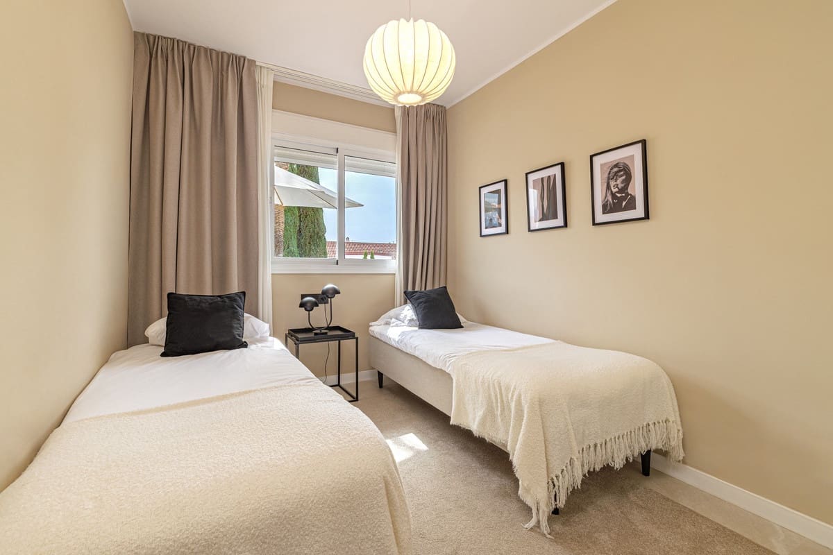 4 slaapkamer Appartement te koop in Nueva Andalucia met zwembad garage - € 775.000 (Ref: 10059455)