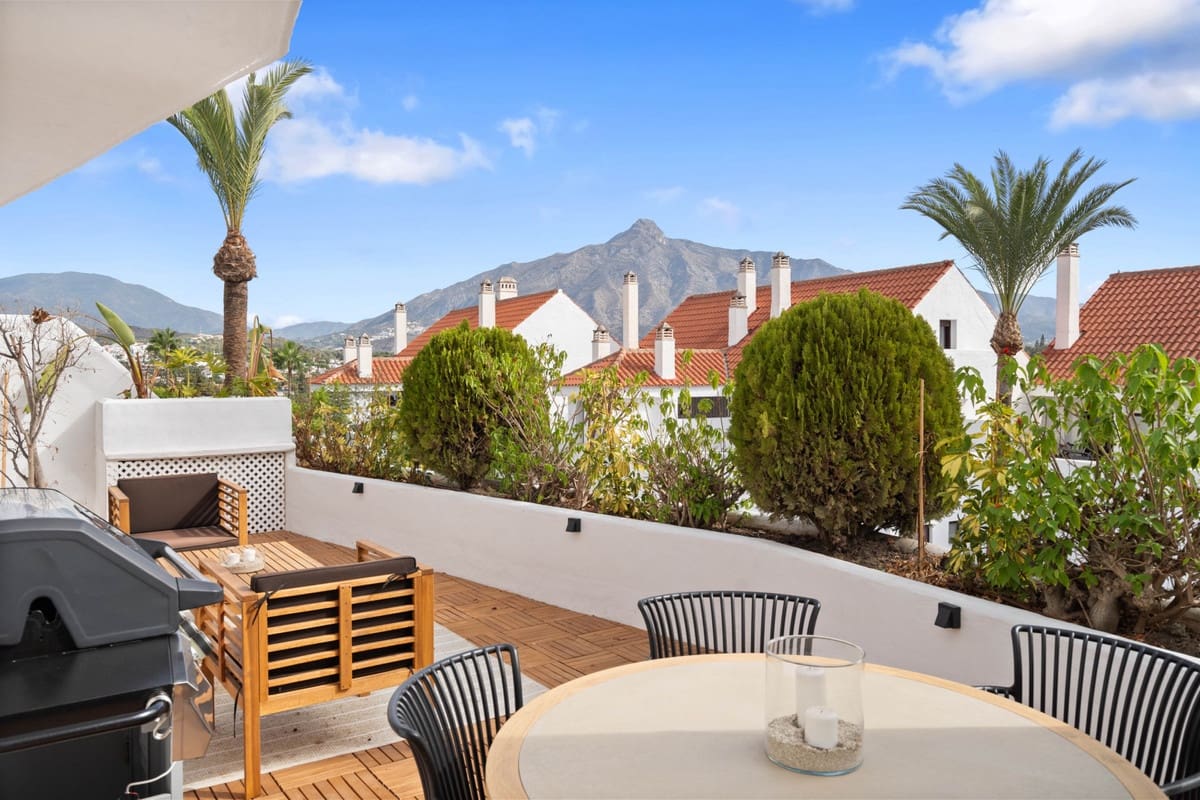 4 slaapkamer Appartement te koop in Nueva Andalucia met zwembad garage - € 775.000 (Ref: 10059455)