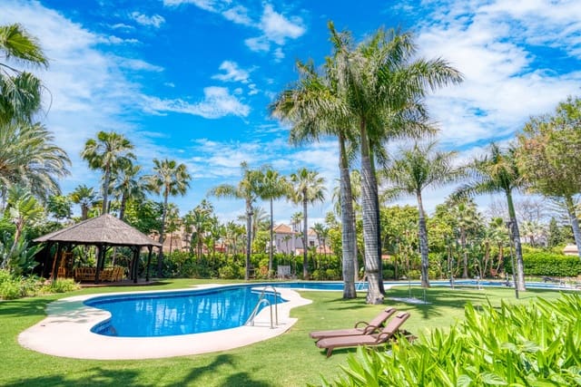 2 quarto Apartamento para venda em Puerto Banus, Marbella com piscina garagem - 825 000 € (Ref: 10061992)