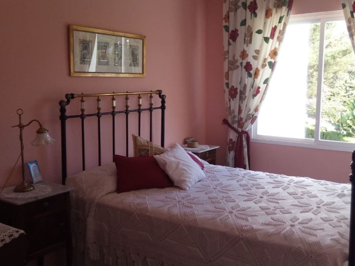 5 bedroom Townhouse for sale in New Golden Mile with pool garage - € 1,090,000 (Ref: 10062006)
