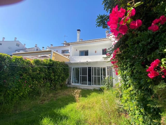 5 bedroom Townhouse for sale in New Golden Mile, Estepona with pool garage - € 1,090,000 (Ref: 10062006)