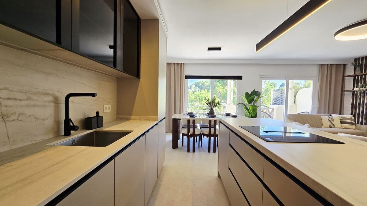4 bedroom Penthouse for sale in Nueva Andalucia with pool garage - € 1,090,000 (Ref: 10062033)