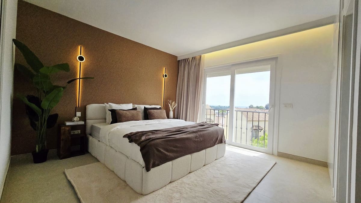 4 bedroom Penthouse for sale in Nueva Andalucia with pool garage - € 1,090,000 (Ref: 10062033)
