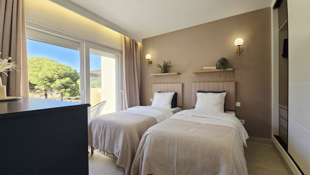 4 bedroom Penthouse for sale in Nueva Andalucia with pool garage - € 1,090,000 (Ref: 10062033)
