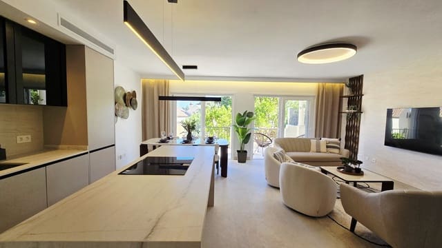 4 bedroom Penthouse for sale in Nueva Andalucia, Marbella with pool garage - € 1,090,000 (Ref: 10062033)