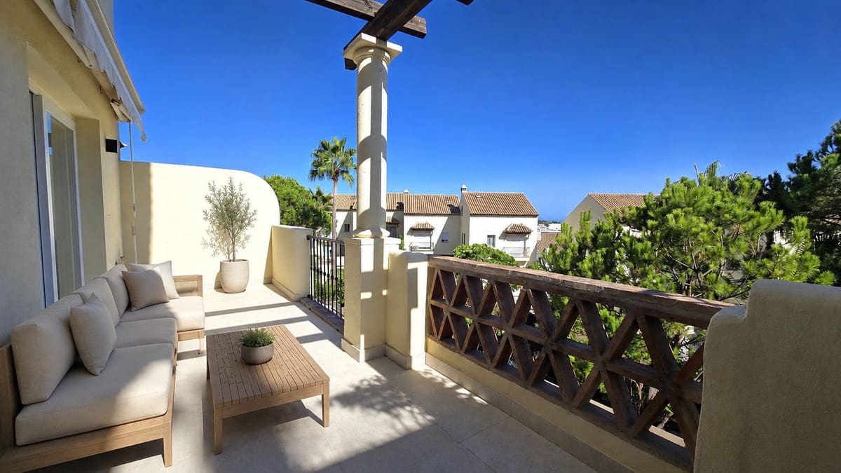 4 bedroom Penthouse for sale in Nueva Andalucia with pool garage - € 1,090,000 (Ref: 10062033)