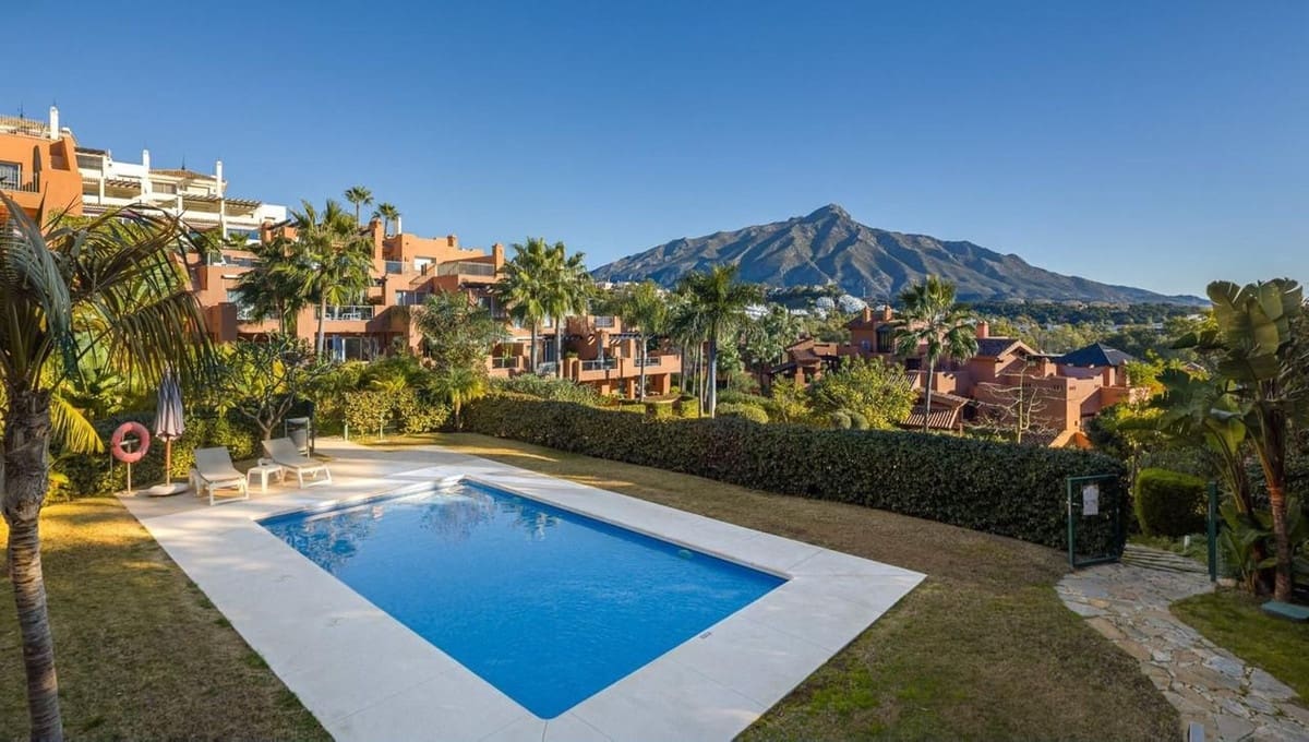 4 Zimmer Apartment zu verkaufen in Nueva Andalucia mit Pool Garage - 1.090.000 € (Ref: 10062293)