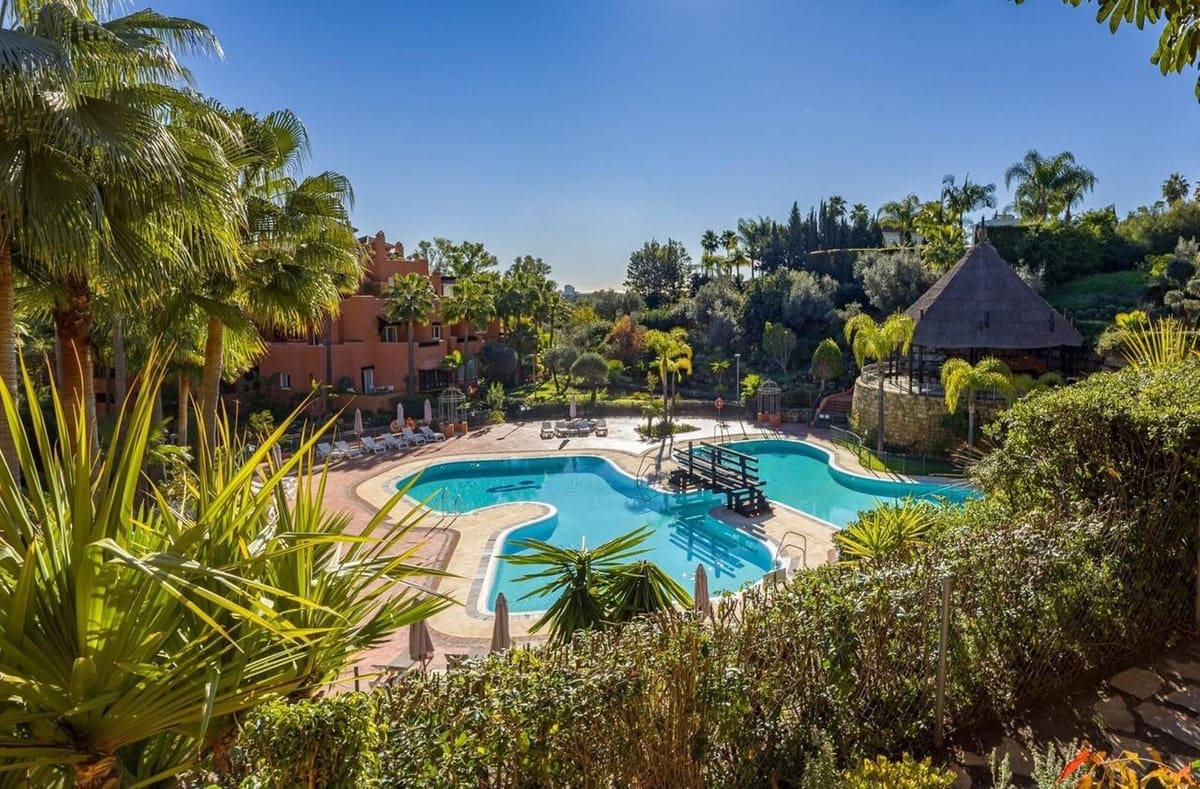 4 Zimmer Apartment zu verkaufen in Nueva Andalucia mit Pool Garage - 1.090.000 € (Ref: 10062293)