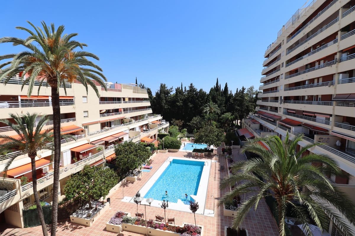 3 chambre Penthouse à vendre à Marbella avec piscine - 1 530 000 € (Ref: 10064637)
