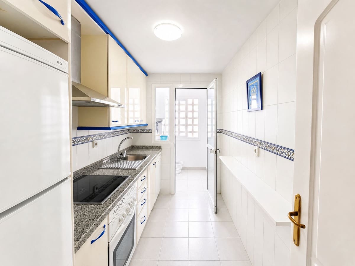 1 Zimmer Apartment zu verkaufen in La Duquesa / Puerto de la Duquesa mit Pool Garage - 299.000 € (Ref: 10075550)