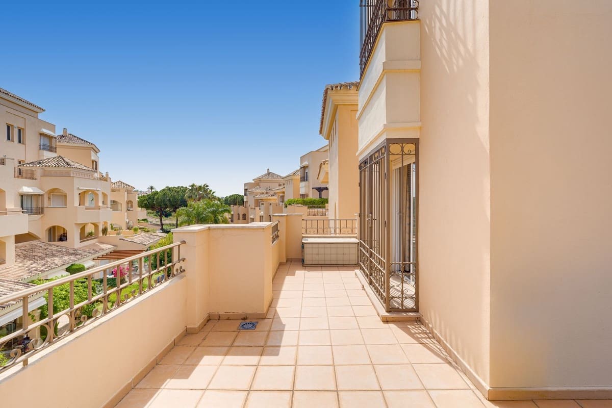 4 slaapkamer Penthouse te koop in Elviria met zwembad - € 1.395.000 (Ref: 10075595)
