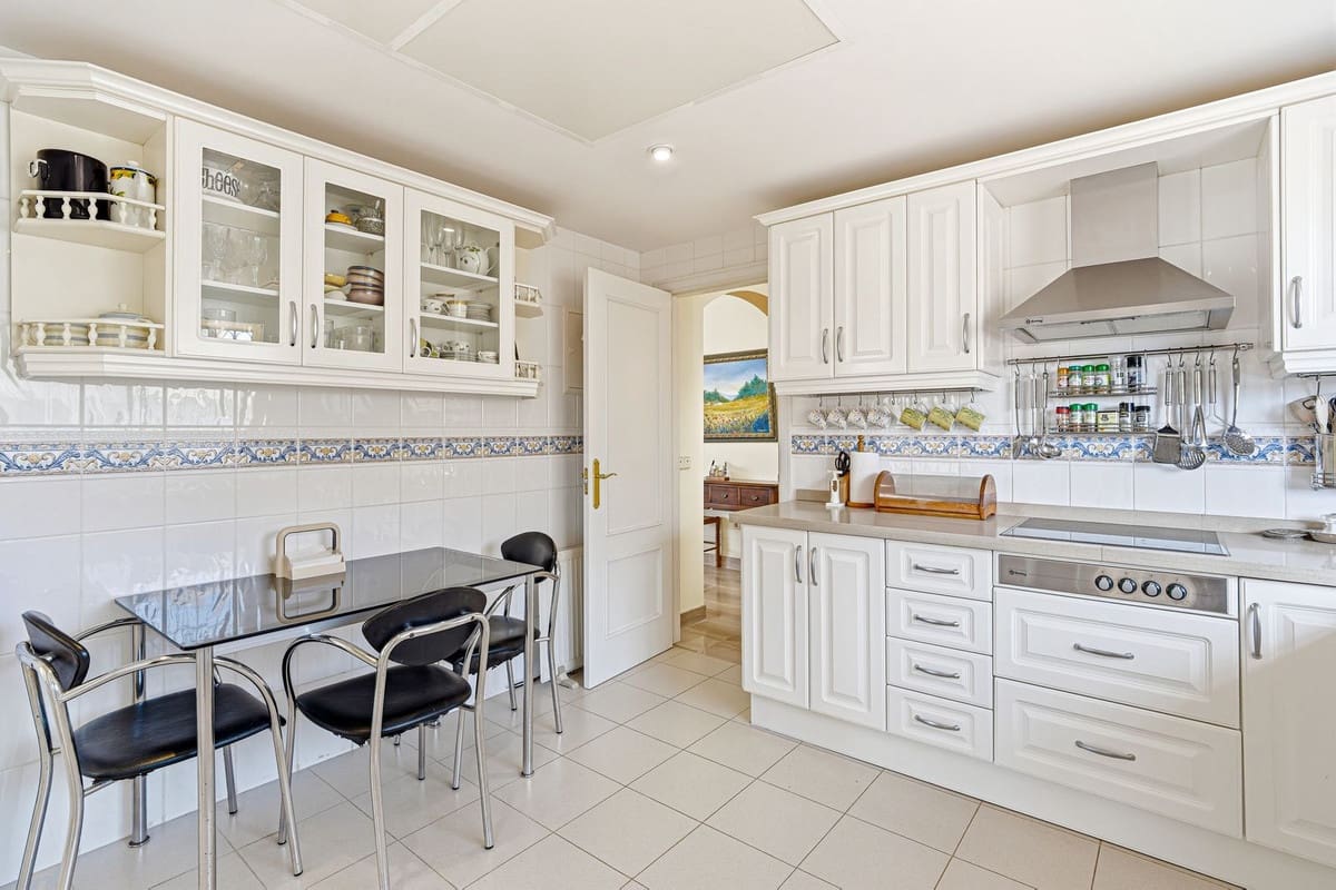 4 slaapkamer Penthouse te koop in Elviria met zwembad - € 1.395.000 (Ref: 10075595)