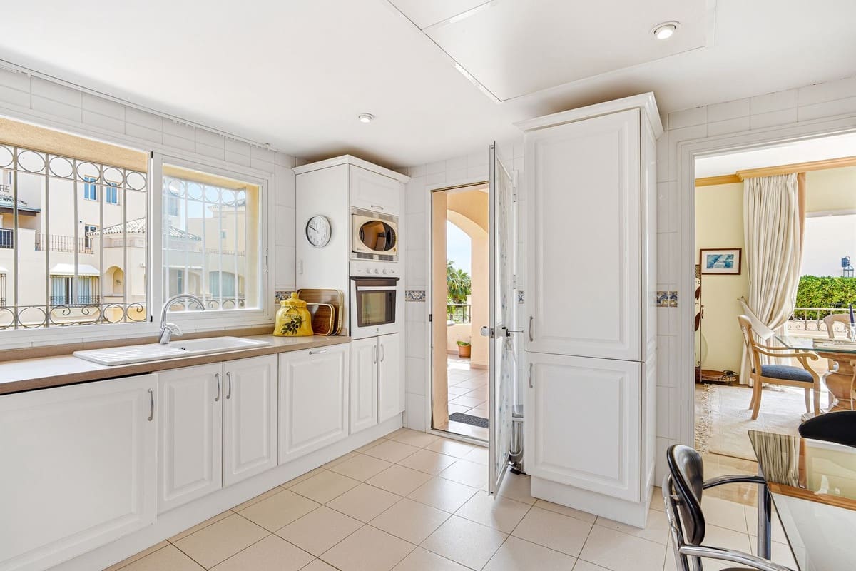 4 slaapkamer Penthouse te koop in Elviria met zwembad - € 1.395.000 (Ref: 10075595)