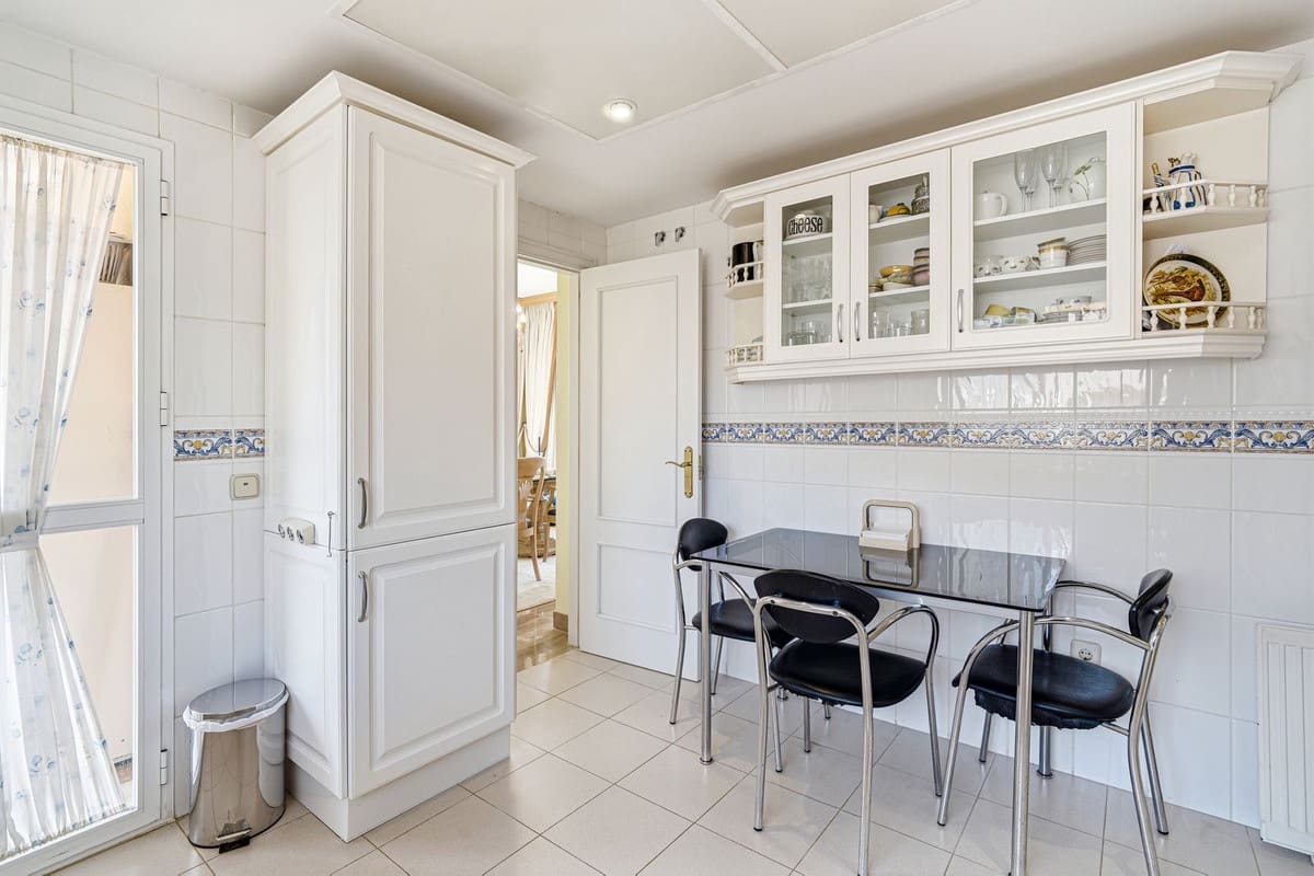 4 slaapkamer Penthouse te koop in Elviria met zwembad - € 1.395.000 (Ref: 10075595)