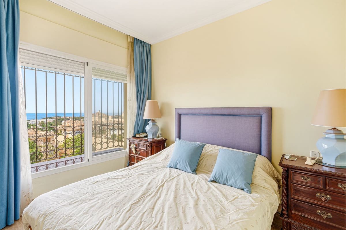 4 slaapkamer Penthouse te koop in Elviria met zwembad - € 1.395.000 (Ref: 10075595)