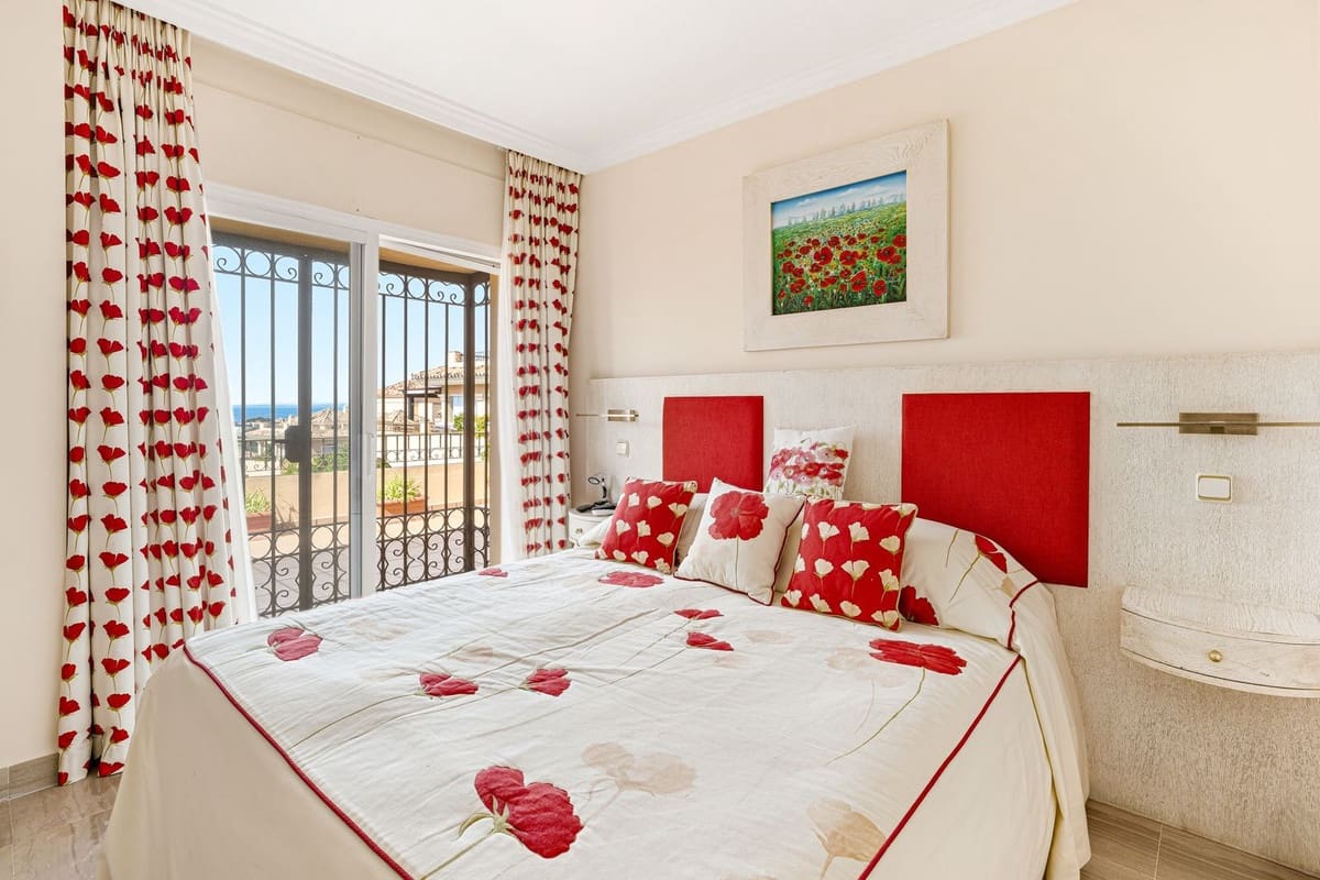4 slaapkamer Penthouse te koop in Elviria met zwembad - € 1.395.000 (Ref: 10075595)