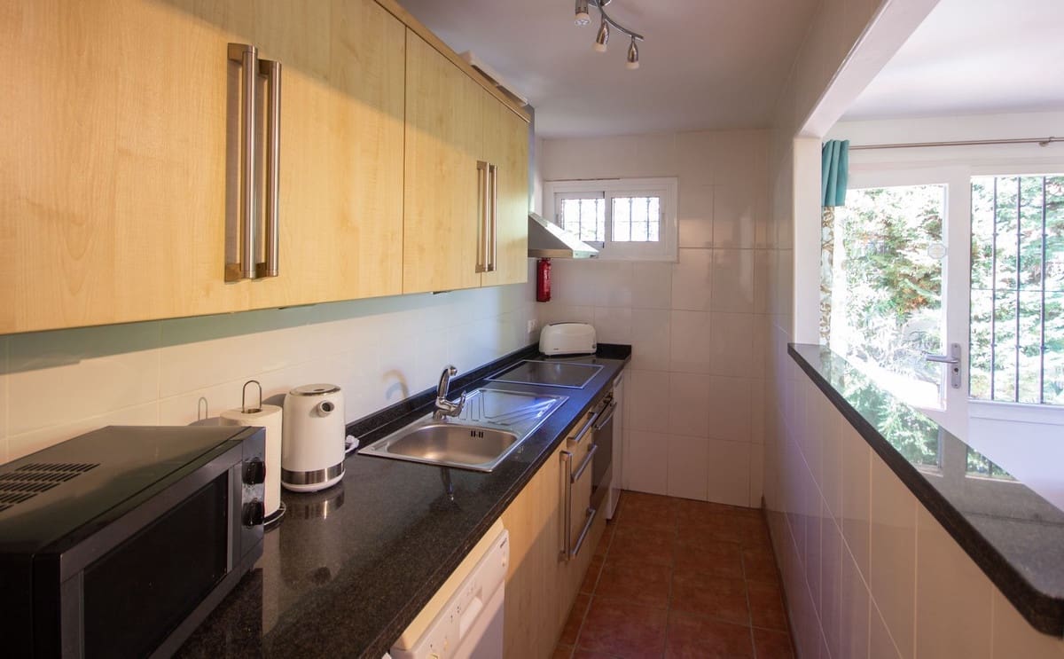 7 soverom Villa til salgs i Mijas Costa med svømmebasseng garasje - € 1 395 000 (Ref: 10075596)