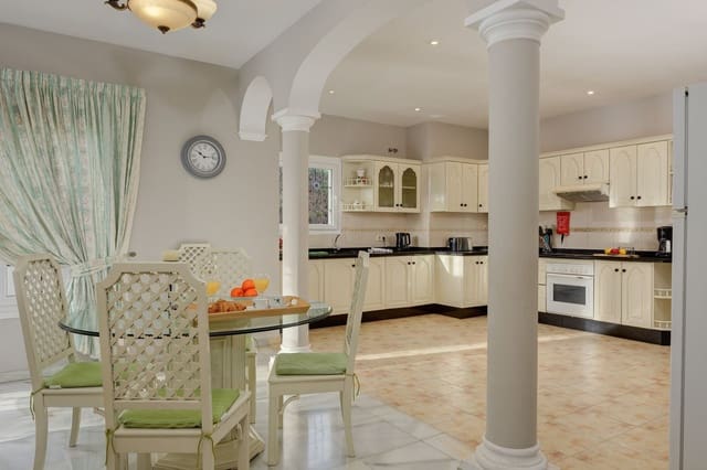 4 Zimmer Villa zu verkaufen in Mijas Golf, Mijas mit Pool Garage - 1.300.000 € (Ref: 10079127)