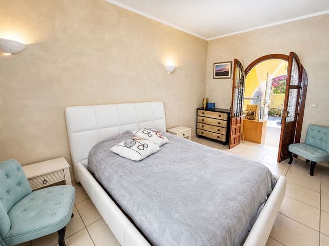 3 Zimmer Villa zu verkaufen in La Duquesa / Puerto de la Duquesa, Manilva mit Garage - 549.000 € (Ref: 10079885)