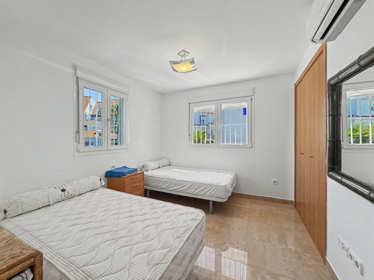 6 soveværelse Villa til salg i Manilva med swimmingpool garage - € 550.000 (Ref: 10081116)