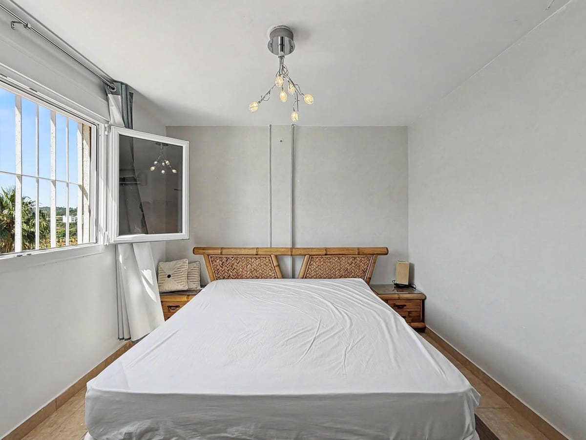 6 soveværelse Villa til salg i Manilva med swimmingpool garage - € 550.000 (Ref: 10081116)
