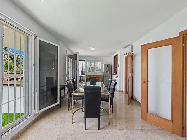 6 soveværelse Villa til salg i Manilva med swimmingpool garage - € 550.000 (Ref: 10081116)