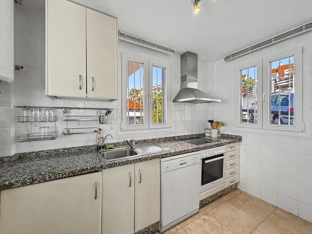 6 soveværelse Villa til salg i Manilva med swimmingpool garage - € 550.000 (Ref: 10081116)