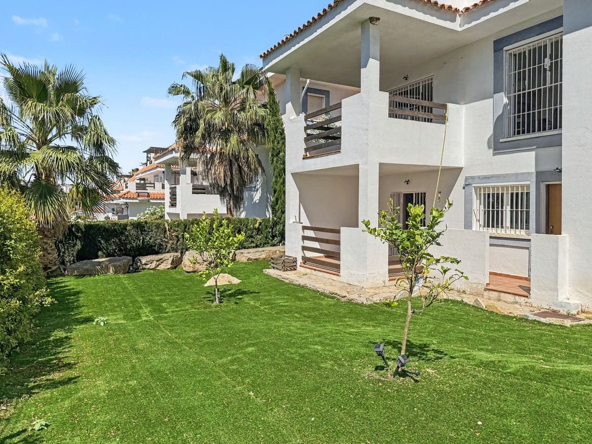 6 soveværelse Villa til salg i Manilva med swimmingpool garage - € 550.000 (Ref: 10081116)