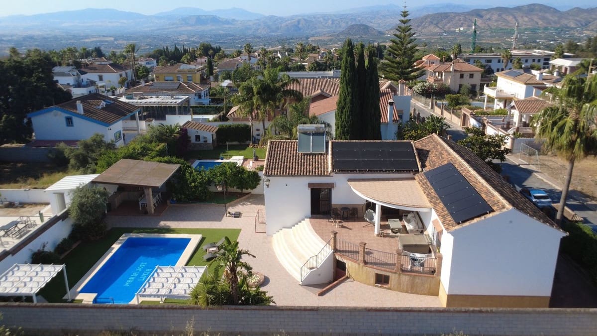 3 soveværelse Villa til salg i Alhaurin el Grande med swimmingpool garage - € 649.000 (Ref: 10081147)