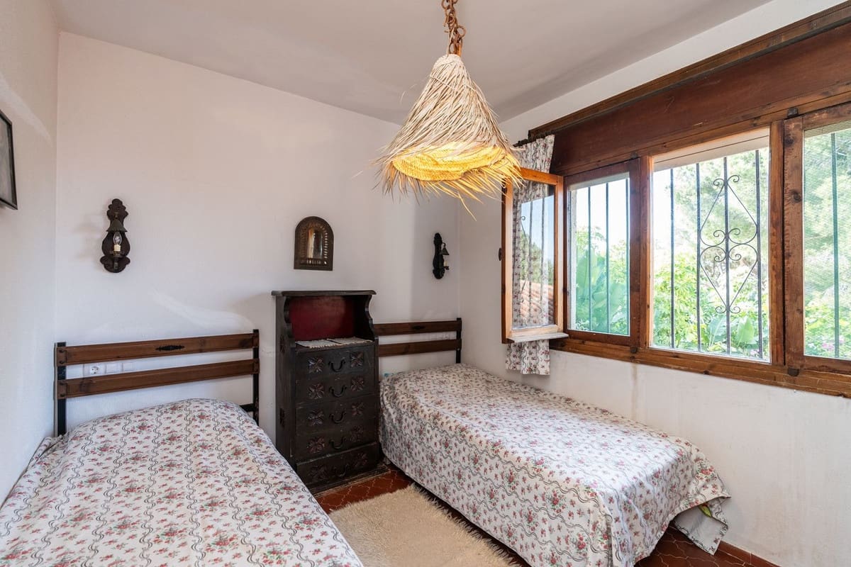 3 soveværelse Villa til salg i Elviria med swimmingpool garage - € 985.000 (Ref: 10081497)