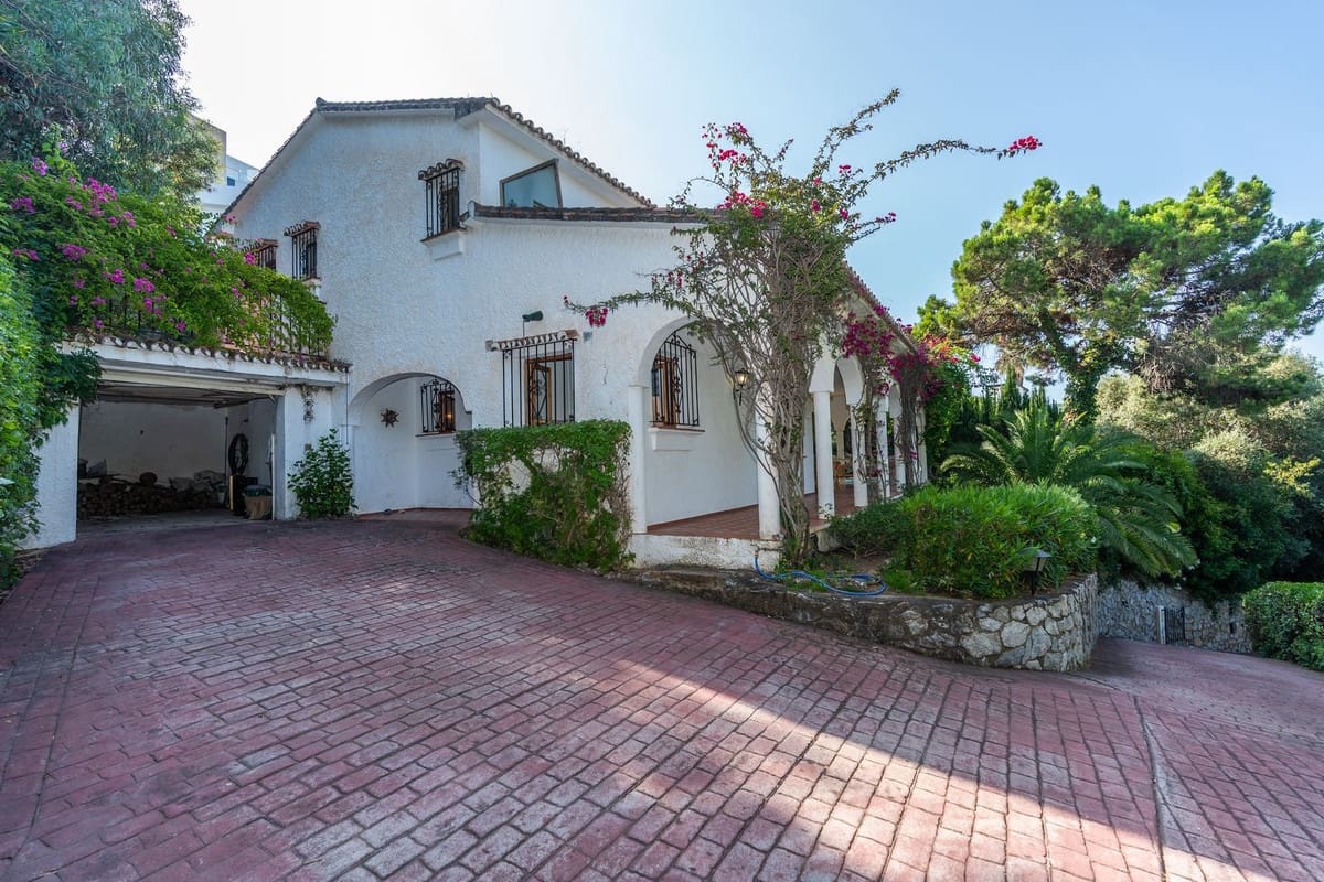 3 soveværelse Villa til salg i Elviria med swimmingpool garage - € 985.000 (Ref: 10081497)