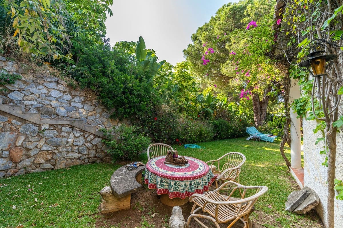 3 soveværelse Villa til salg i Elviria med swimmingpool garage - € 985.000 (Ref: 10081497)