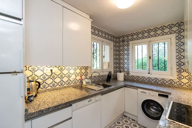 3 soveværelse Villa til salg i Elviria, Marbella med swimmingpool garage - € 985.000 (Ref: 10081497)