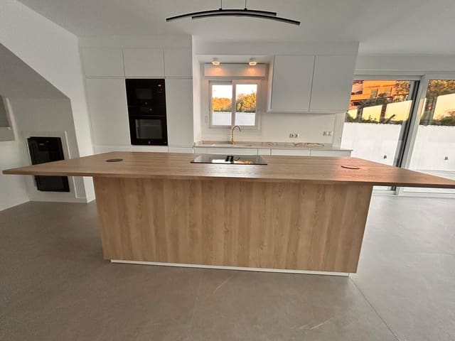 4 slaapkamer Villa te koop in Marbella met zwembad garage - € 1.095.000 (Ref: 10086112)