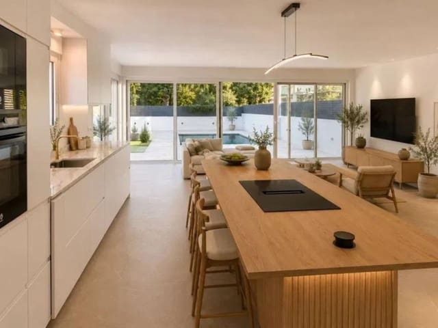 4 slaapkamer Villa te koop in Marbella met zwembad garage - € 1.095.000 (Ref: 10086112)