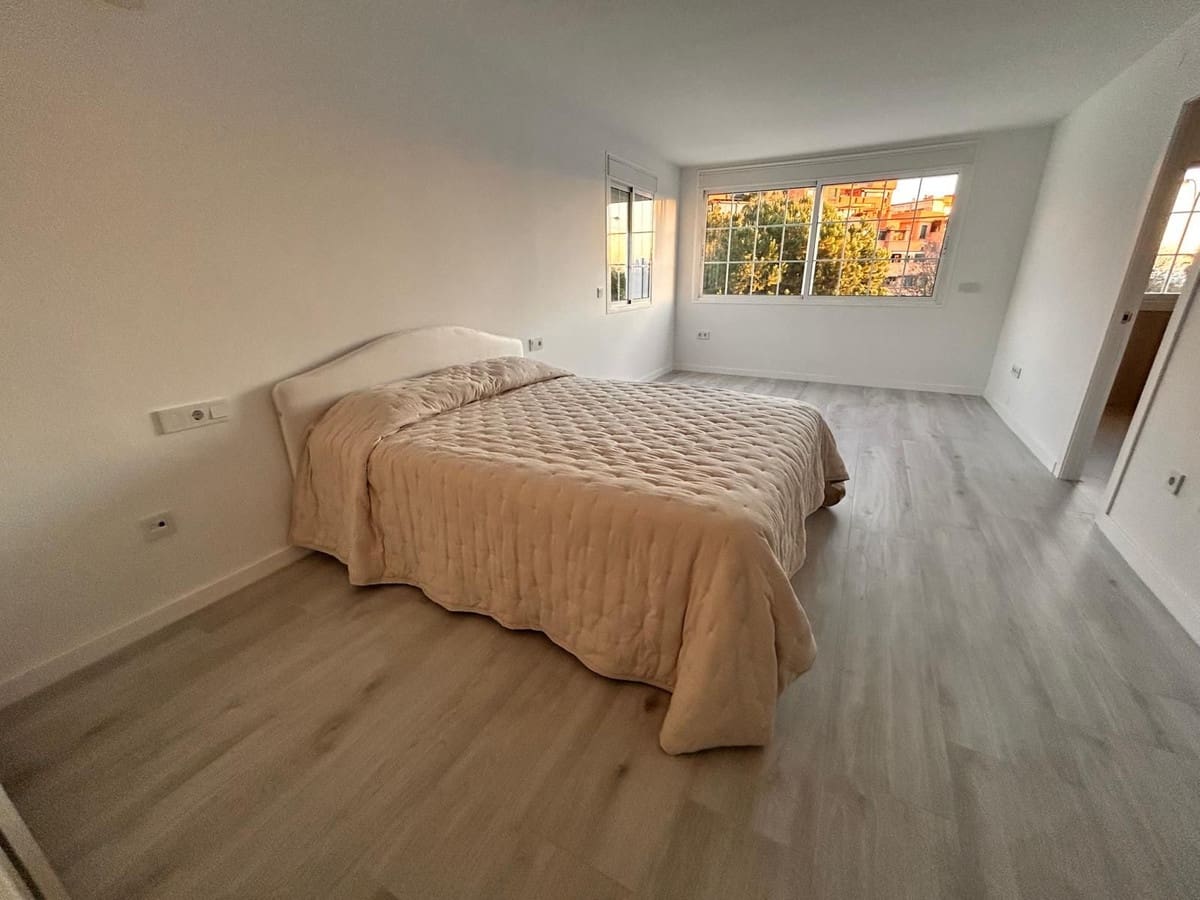 4 slaapkamer Villa te koop in Marbella met zwembad garage - € 1.095.000 (Ref: 10086112)