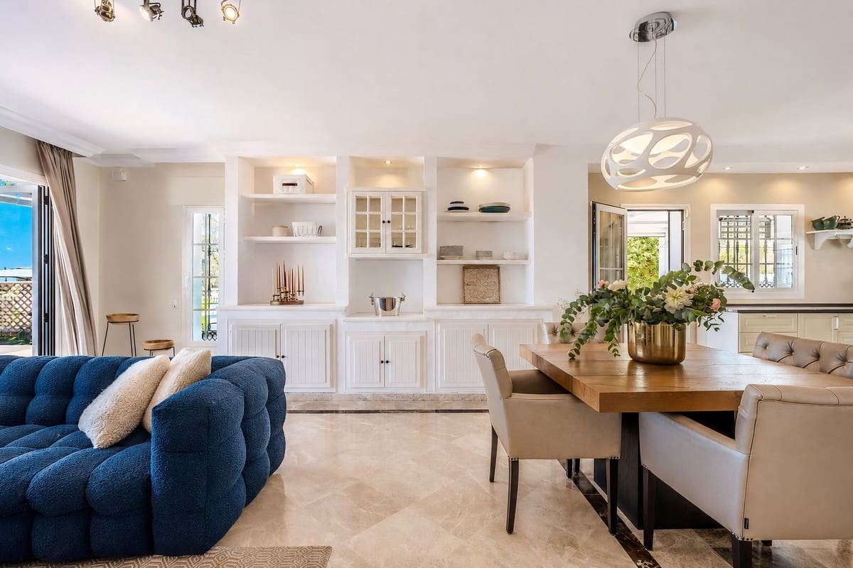 4 soverom Villa til salgs i Nueva Andalucia med svømmebasseng garasje - € 1 500 000 (Ref: 10086505)