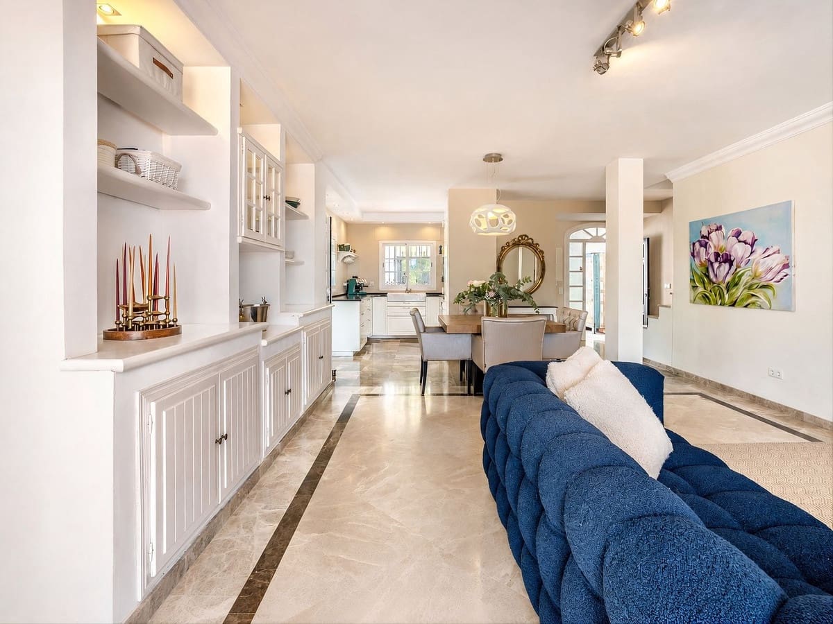 4 soverom Villa til salgs i Nueva Andalucia med svømmebasseng garasje - € 1 500 000 (Ref: 10086505)