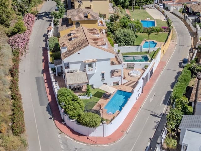 4 soverom Villa til salgs i Nueva Andalucia, Marbella med svømmebasseng garasje - € 1 500 000 (Ref: 10086505)