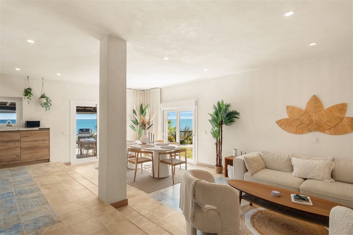 4 sovrum Hus till salu i Estepona med pool garage - 1 695 000 € (Ref: 10089664)