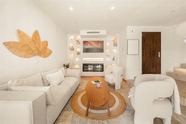 4 sovrum Hus till salu i Estepona med pool garage - 1 695 000 € (Ref: 10089664)